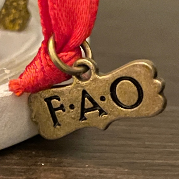 FAO Schwarz New York Cloche Christmas Ornament - Glass Enclosed Scene - Picture 8 of 16